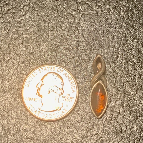 Amber pendant on silver Celtic jewelry Irish jewelry - Picture 2 of 2